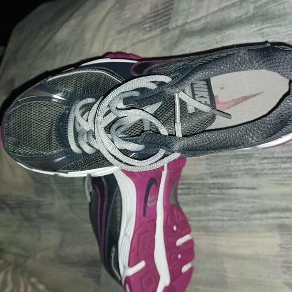 Women Nike Running 🏃‍♀️ Shoes - Picture 1 of 10
